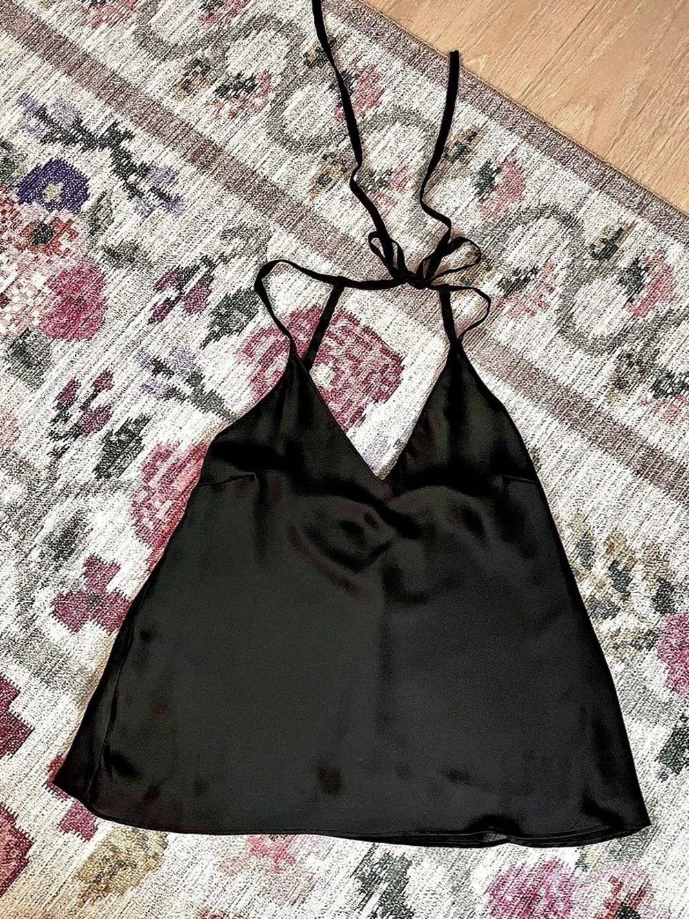 BCBGMAXAZRIA Black V Neck Camisole Size Medium Like New